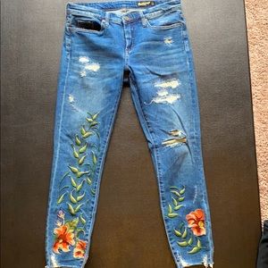 SKINNY CLASSIQUE FLORAL EMBROIDERED JEAN, BLANKNYC